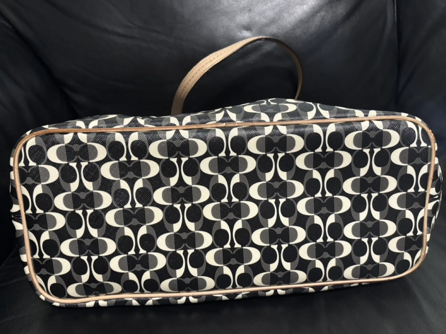 Coach Signature Tote Bag - Black and White image indicator(4)