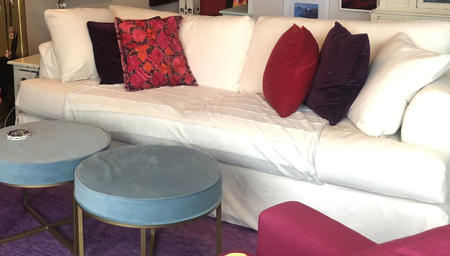 Queen-size custom slip-covered sofa bed in great shape - photo 2