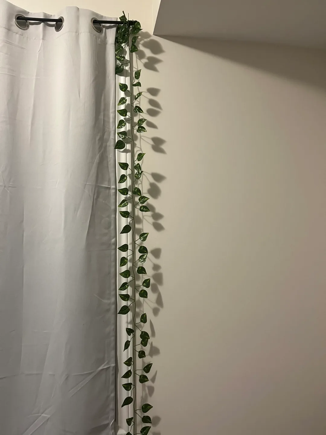 Artificial Hanging Vine thumbnail