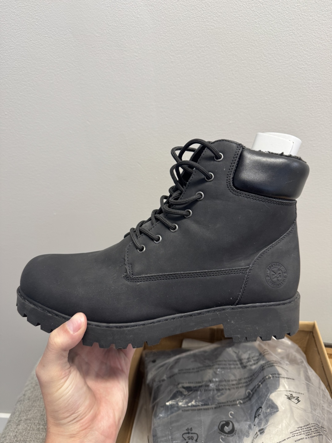 New Zoo York Men's Size 12 Black Fur-Lined Boots