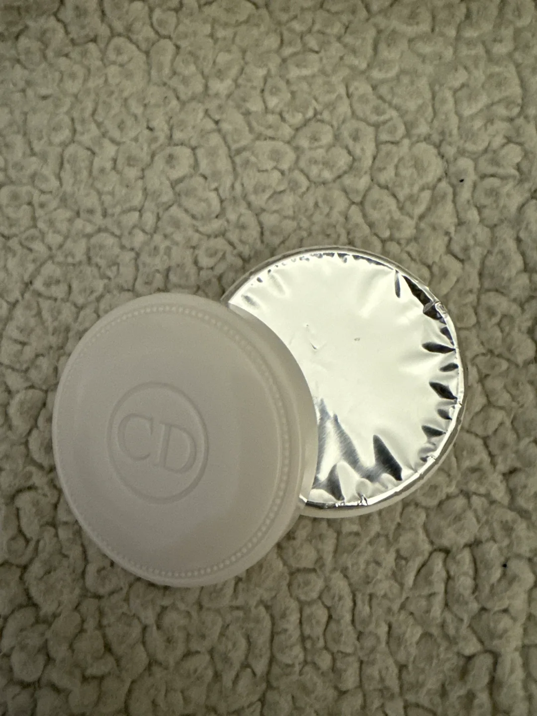 Dior Apricot Nail Cream image indicator(2)