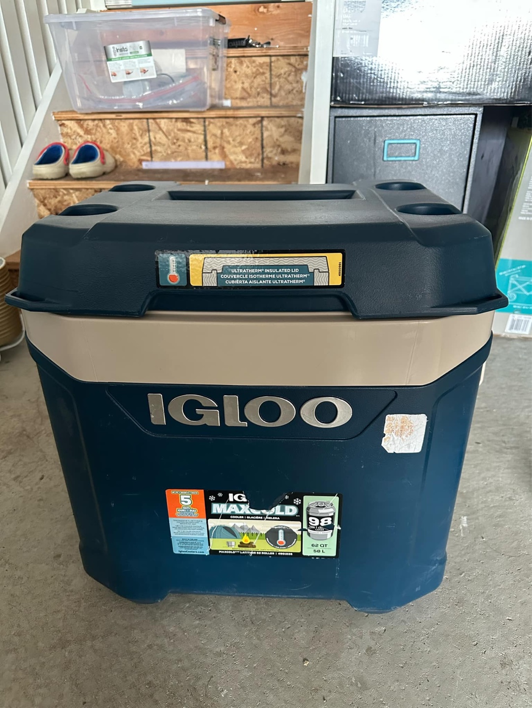 Igloo MaxCold 98 Qt Roller Cooler