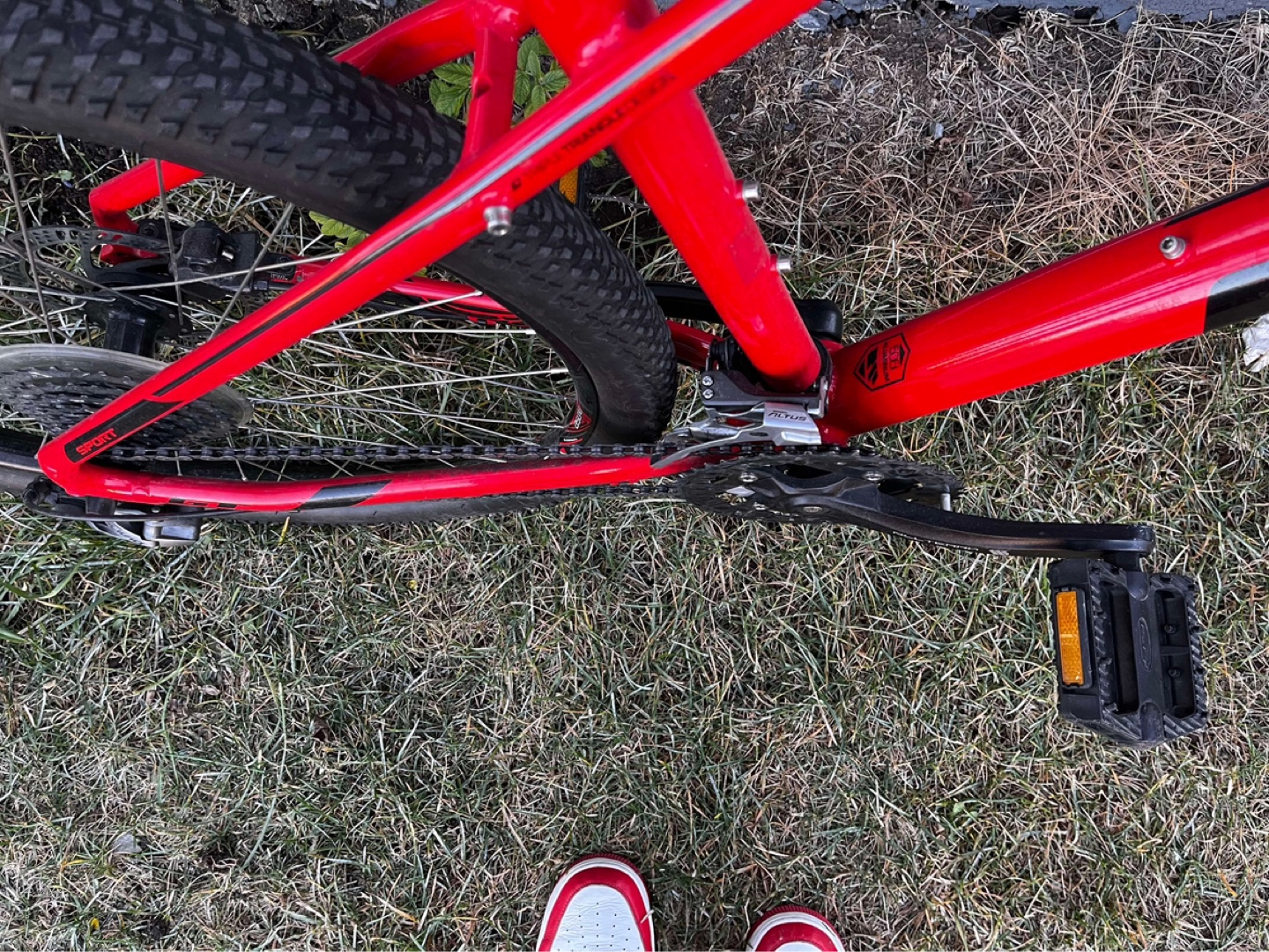 GT Avalanche 27.5 Mountain Bike - Red - photo 5