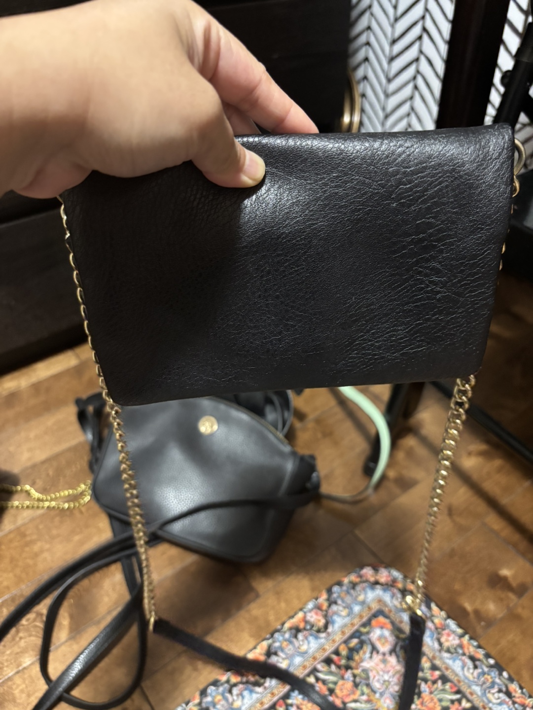 Black crossbody bag with gold chain strap - photo 2