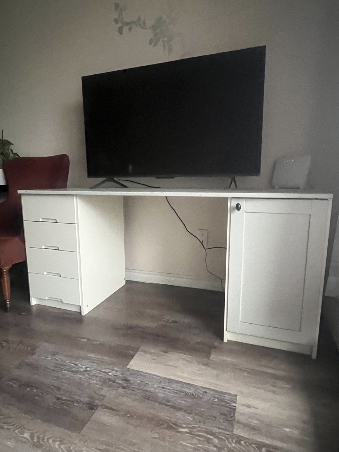 White Wooden Desk with Drawers and Cabinet