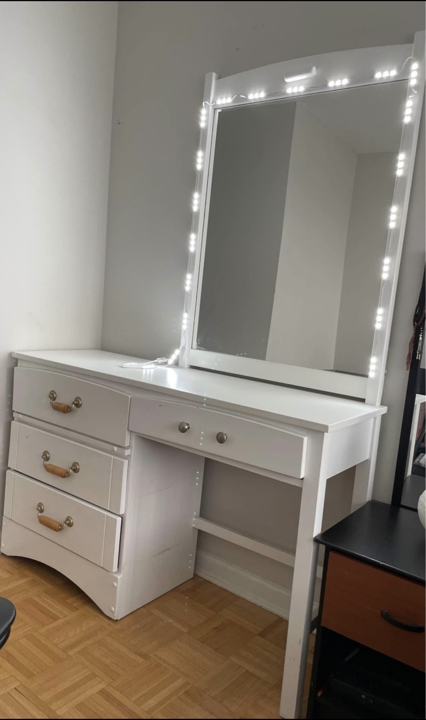 Vanity table with mirror & lights