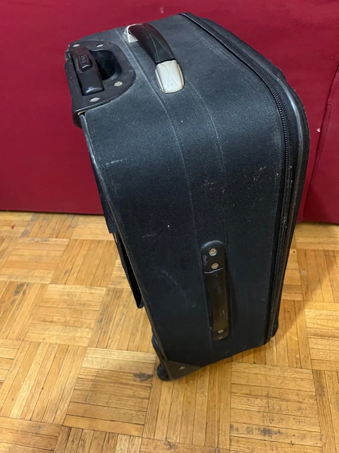Black Carry-on Suitcase with Wheels image indicator(6)