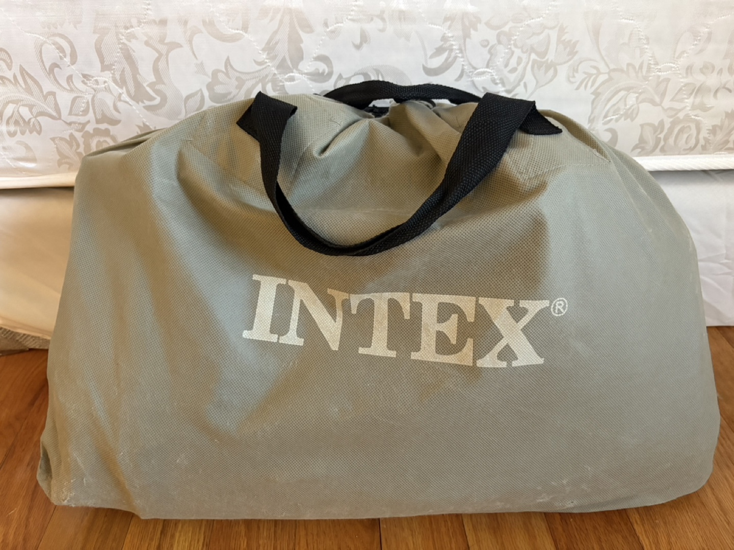 Intex Air Mattress with Built-in pump - photo 5