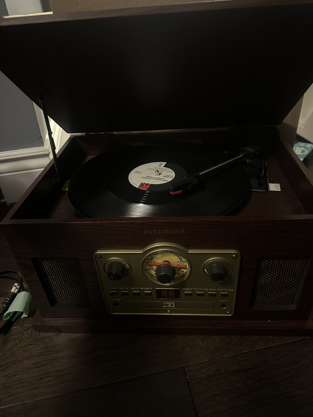 Sylvania Vintage-Style 3-Speed Turntable - photo 3