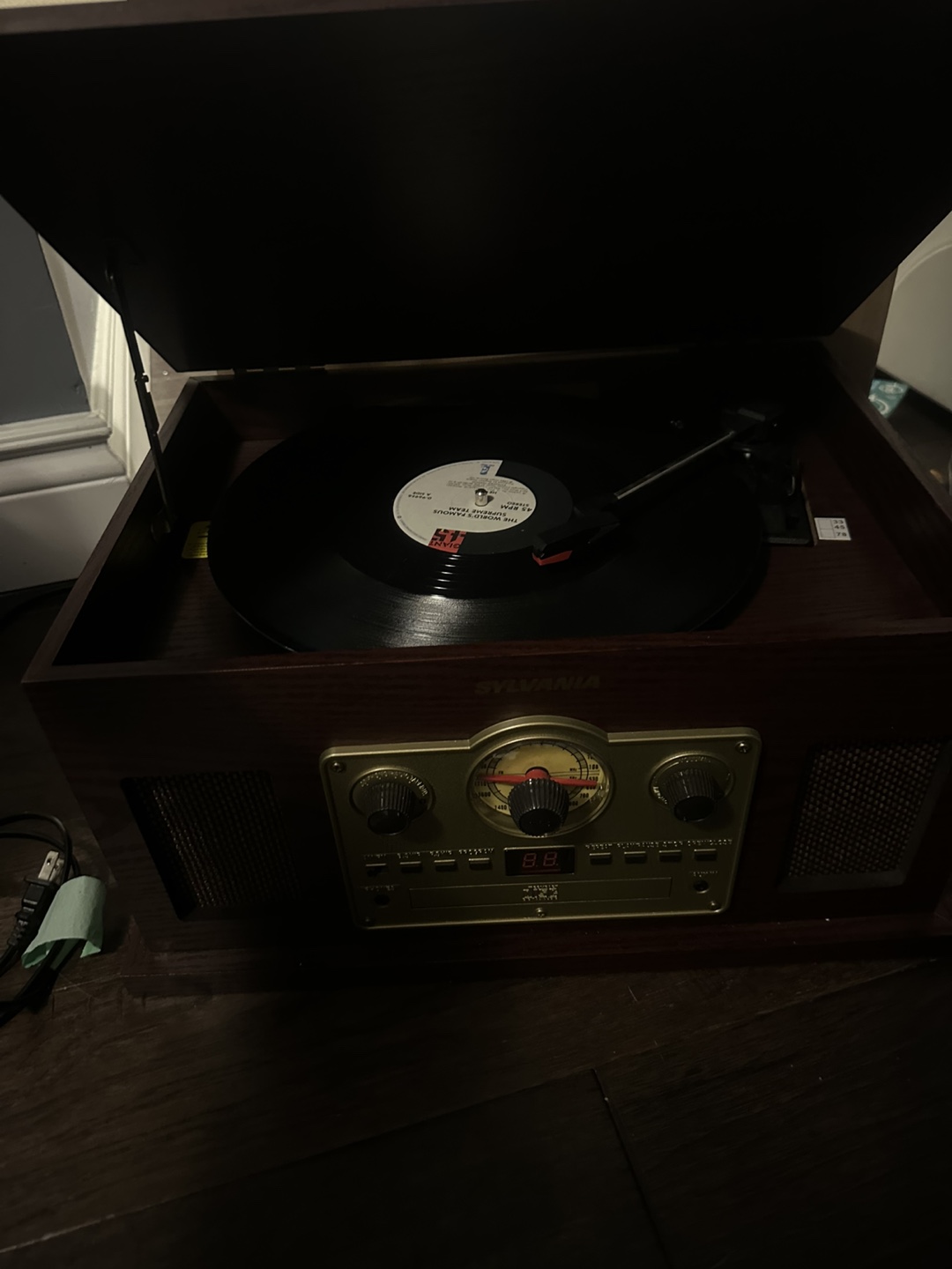 Sylvania Vintage-Style 3-Speed Turntable - photo 2