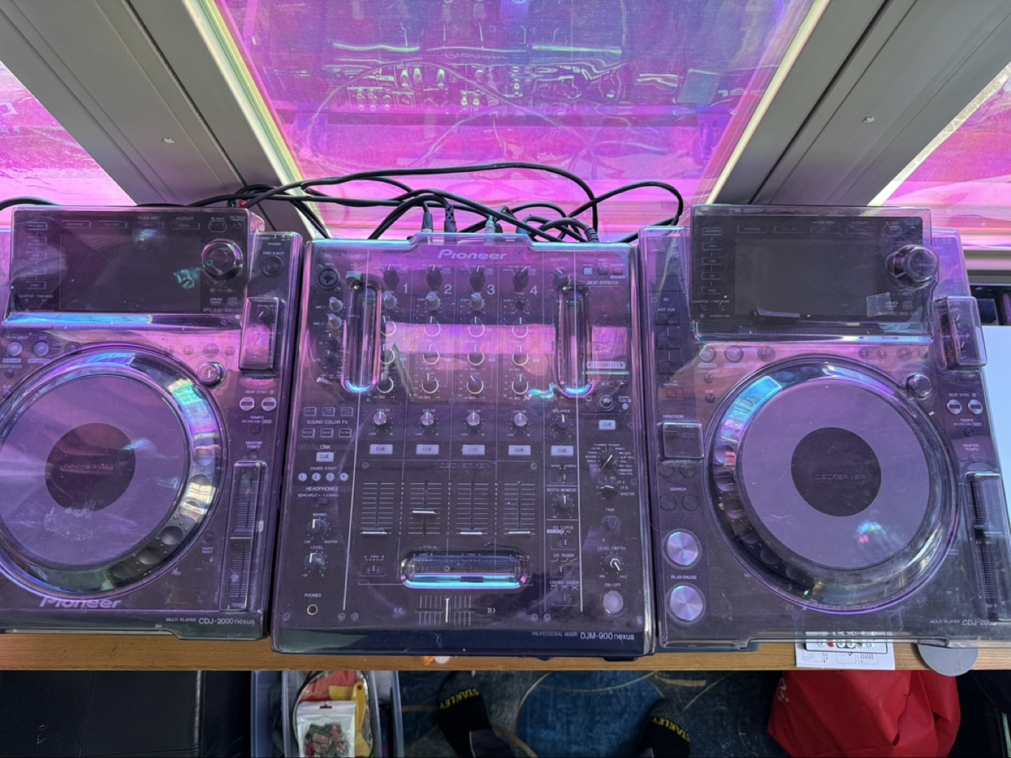 Pioneer DJ Setup - DJM-900NXS2 Mixer & 2x CDJ-2000NXS2 Players