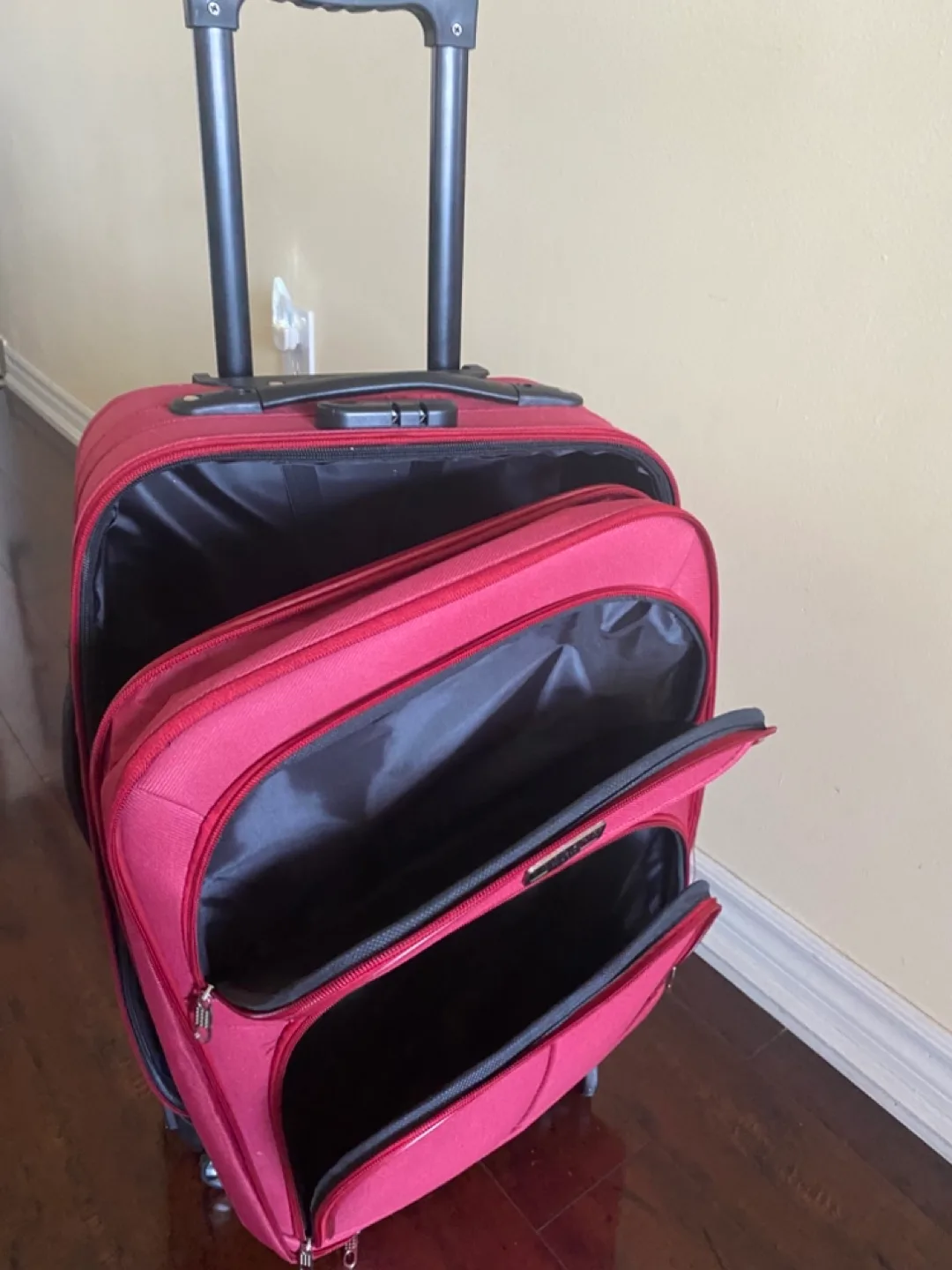 Carry-on Suitcase - Burgundy image indicator(4)