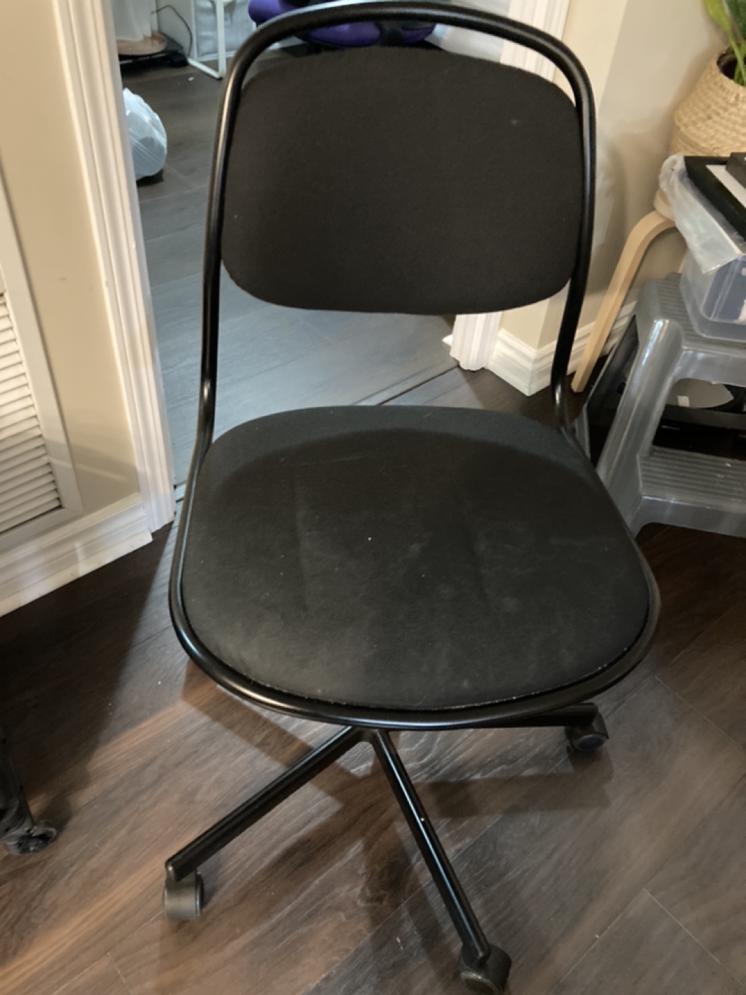 💚 FREE Black Office Chair with Wheels