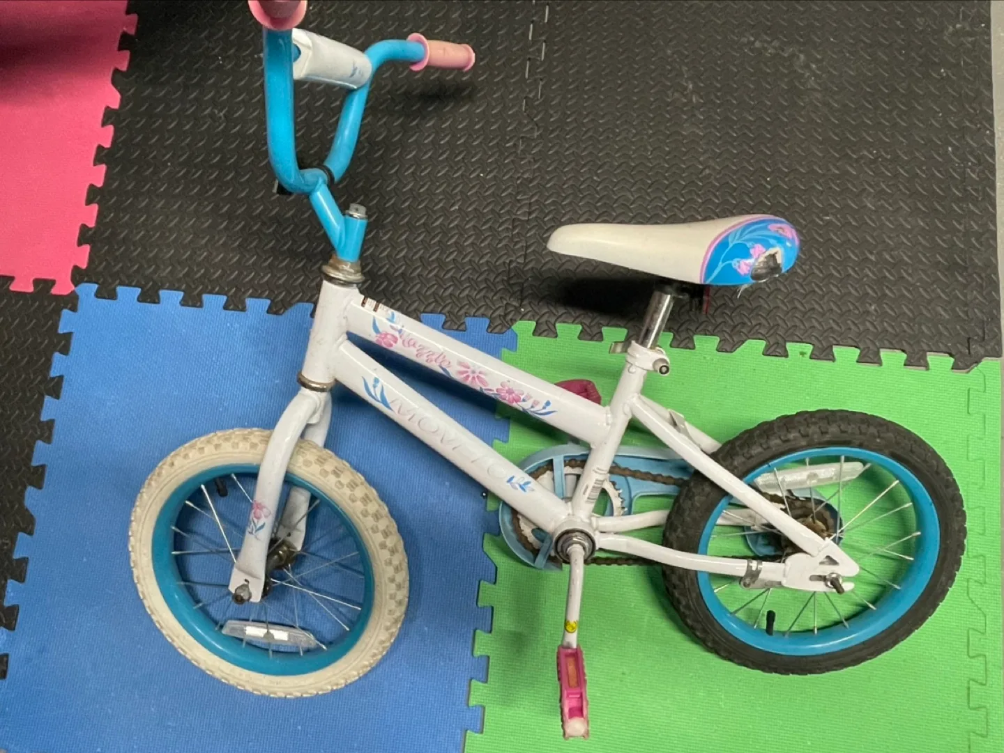 Movelo Razzle kids bike 14” wheels image indicator(2)