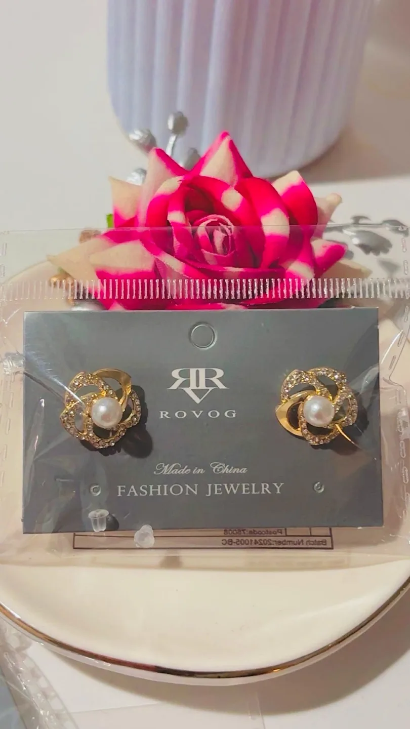 Rovog Gold Pearl Flower Earrings thumbnail