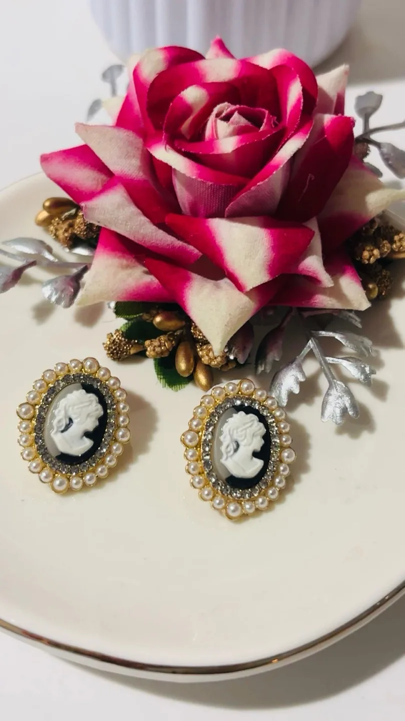 Elegant Cameo Pearl Earrings thumbnail