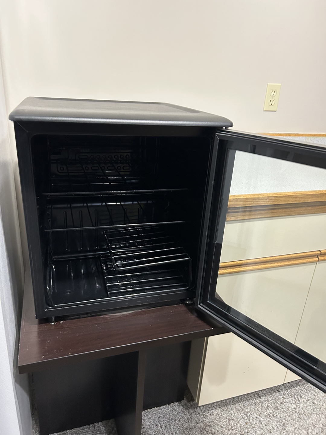 Mini Wine Fridge Beverage Cooler - photo 2