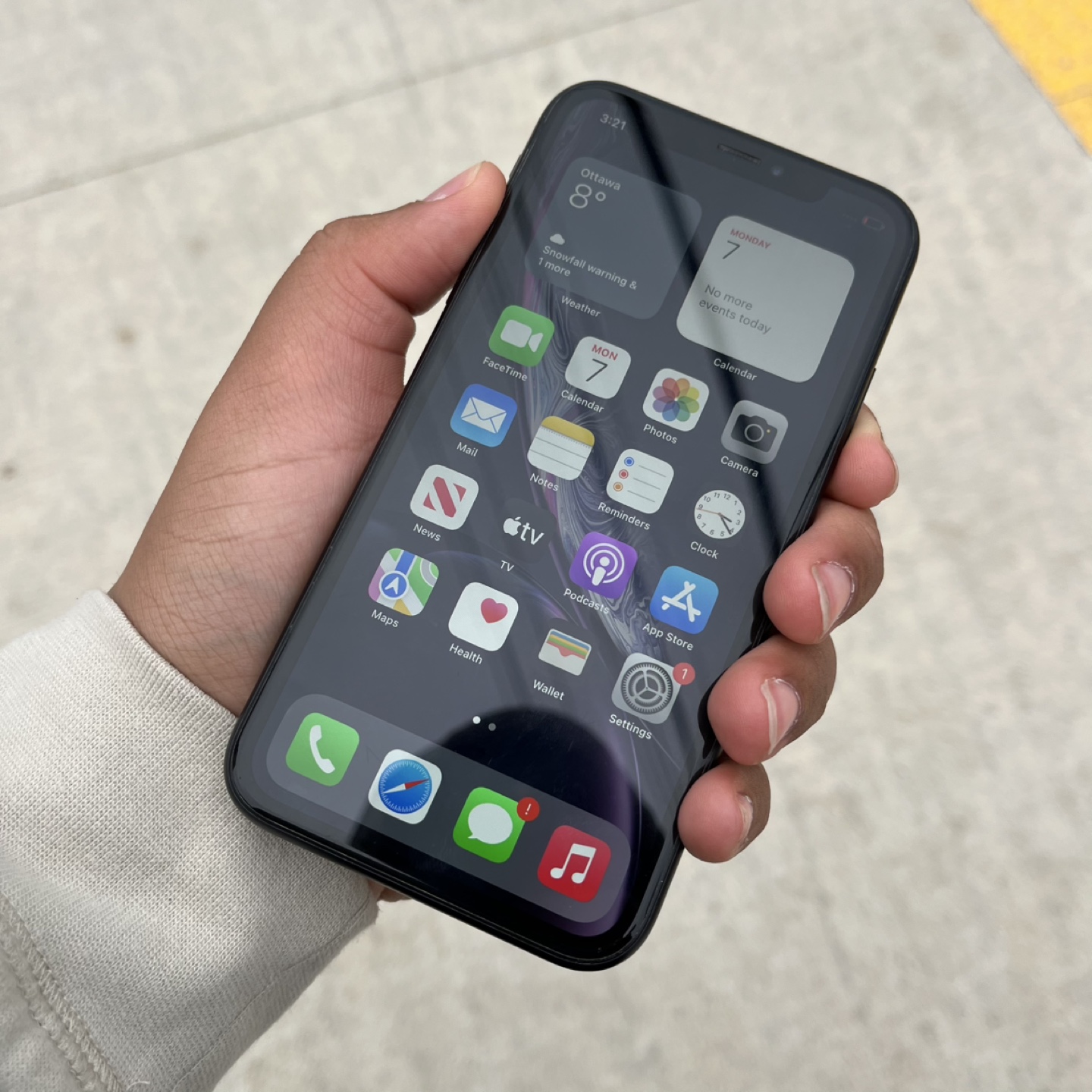 iPhone XR - Black - 64GB - Unlocked