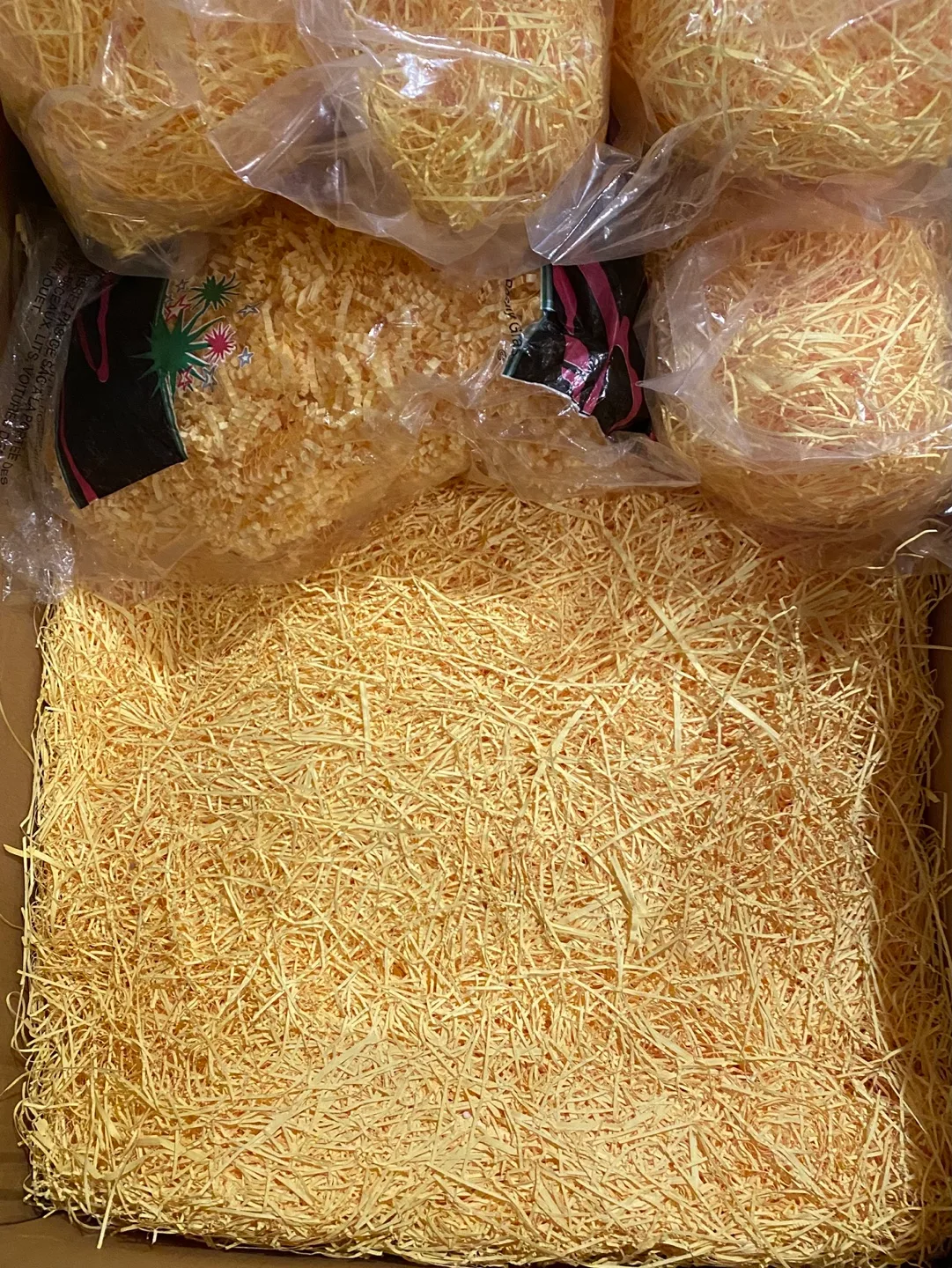 Gift basket fill Bulk Shredded Packing Paper - Various Colors image indicator(3)