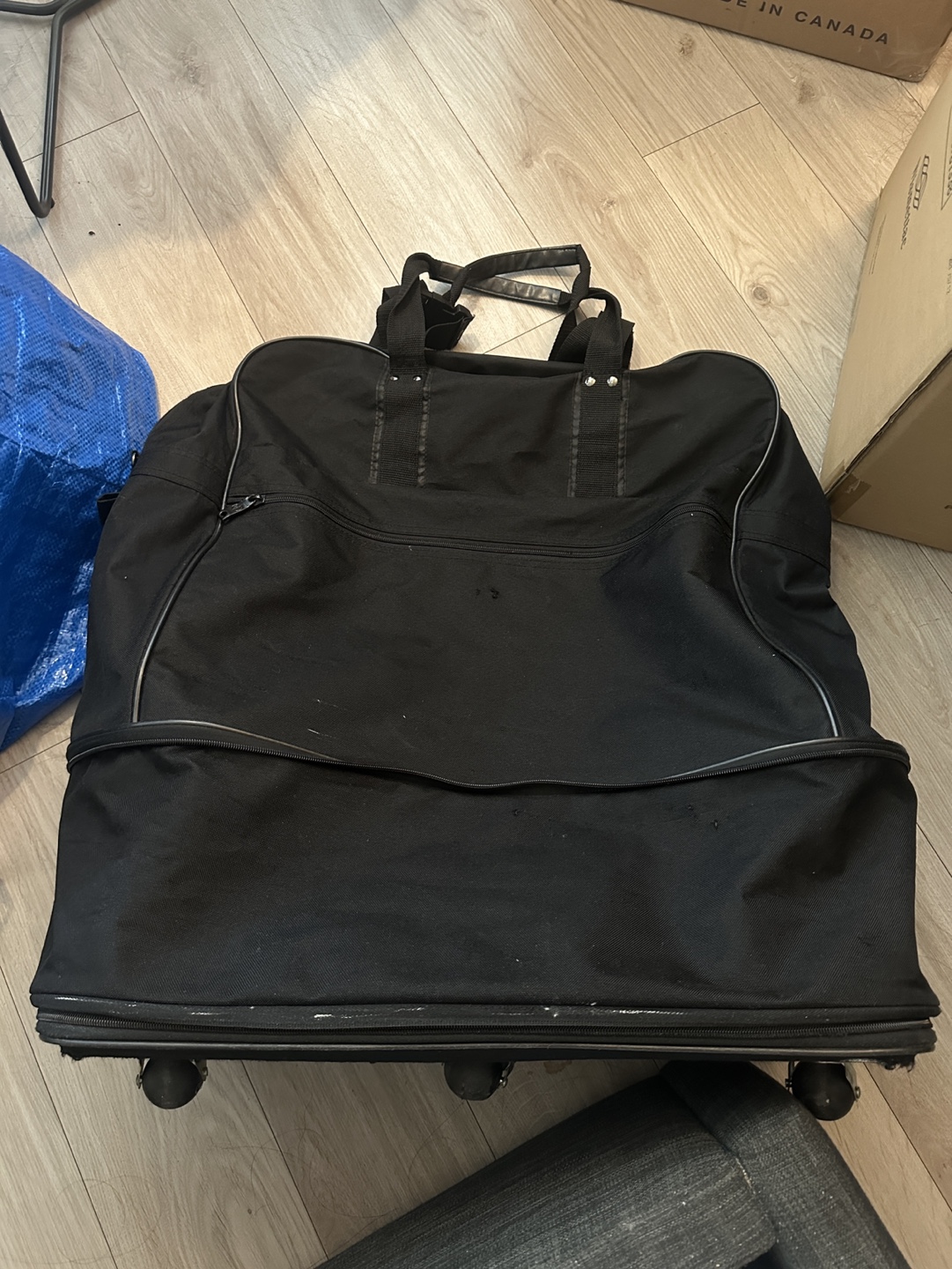 Expandable Rolling Duffel Bag / luggage bag