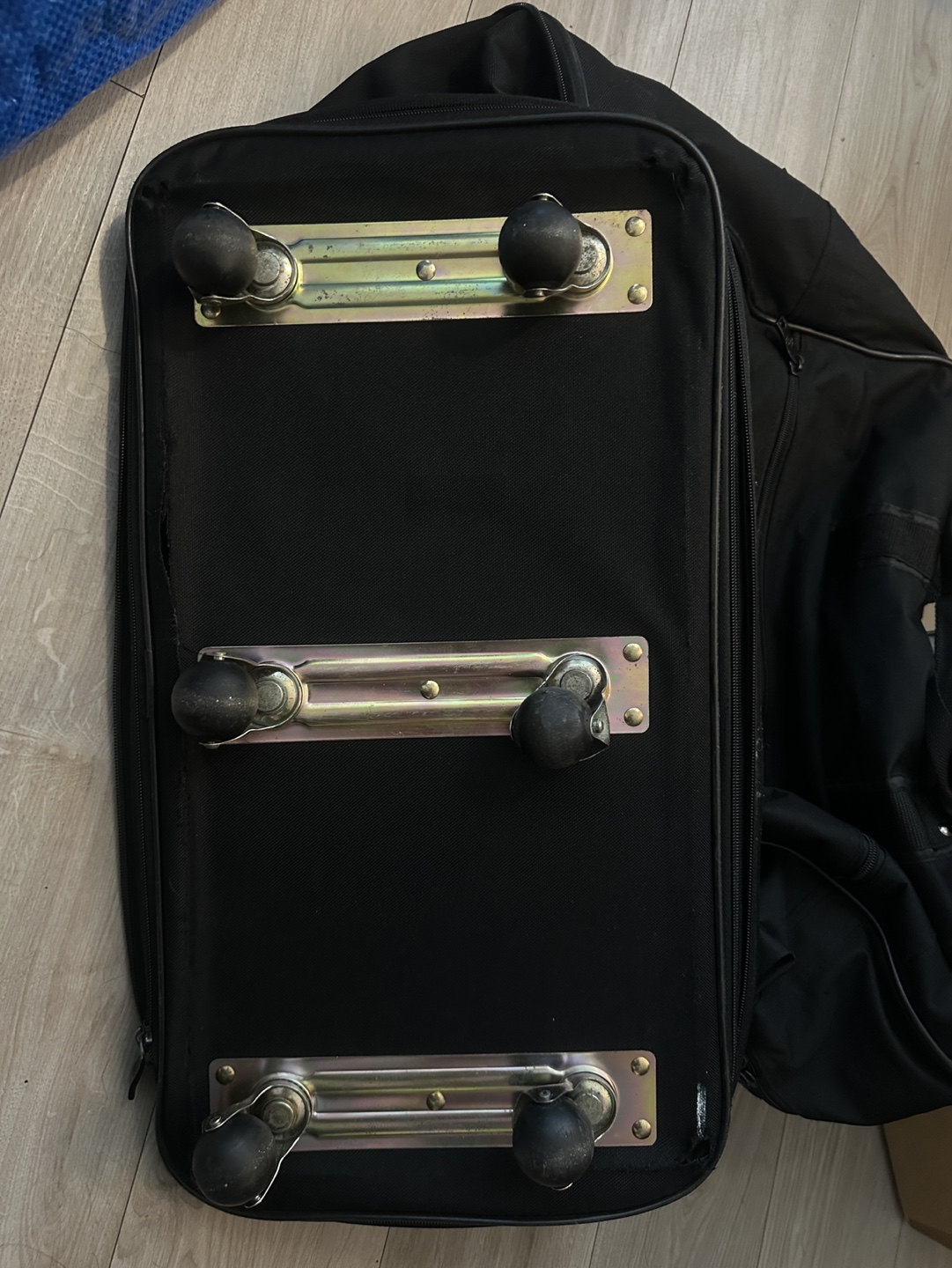 Expandable Rolling Duffel Bag / luggage bag - photo 3