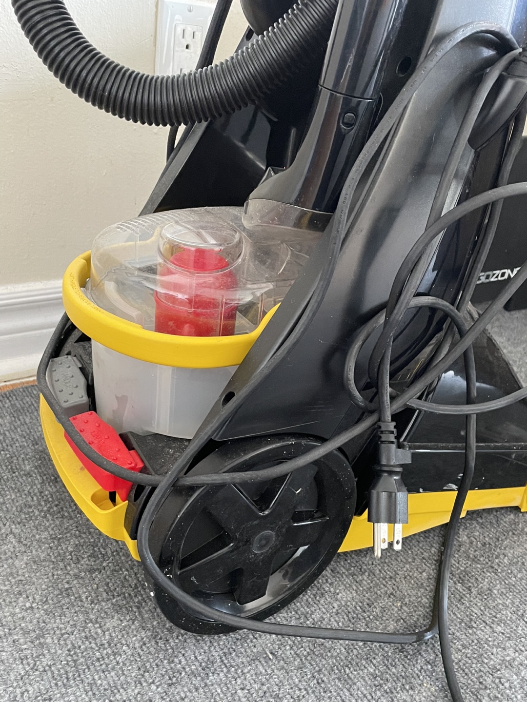 Bissell ProHeat Pet Carpet Cleaner - photo 3