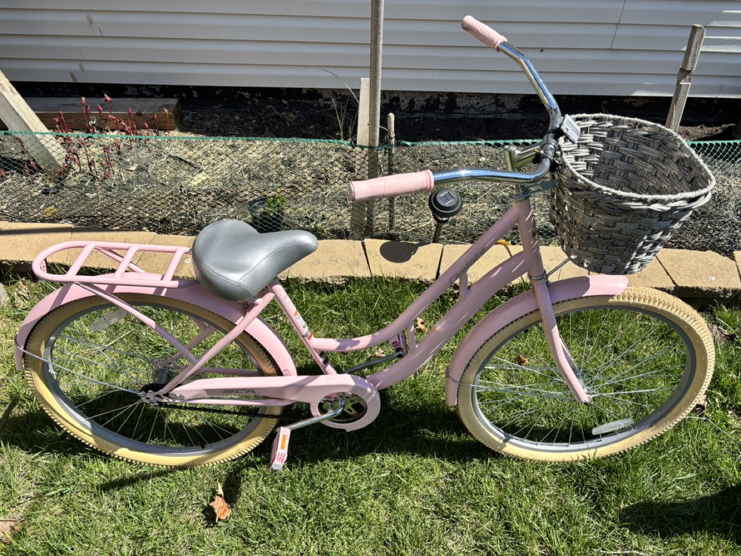 Pink Women's Cruiser Bike with Basket - photo 3