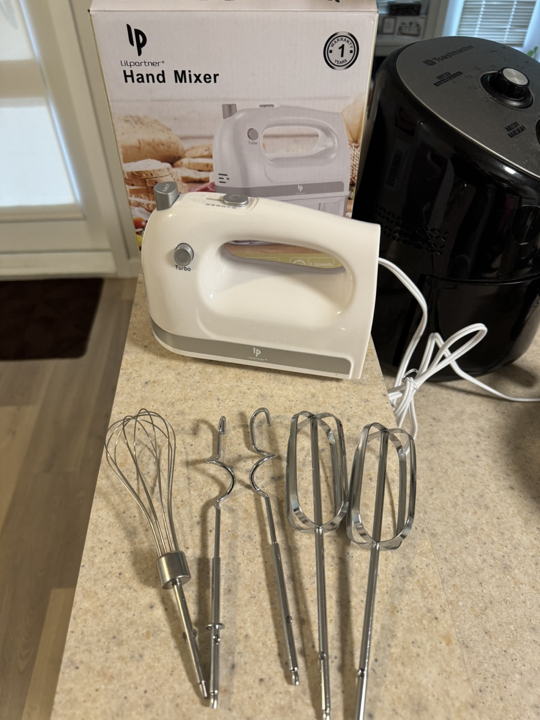 Hand Mixer with Attachments-whisk