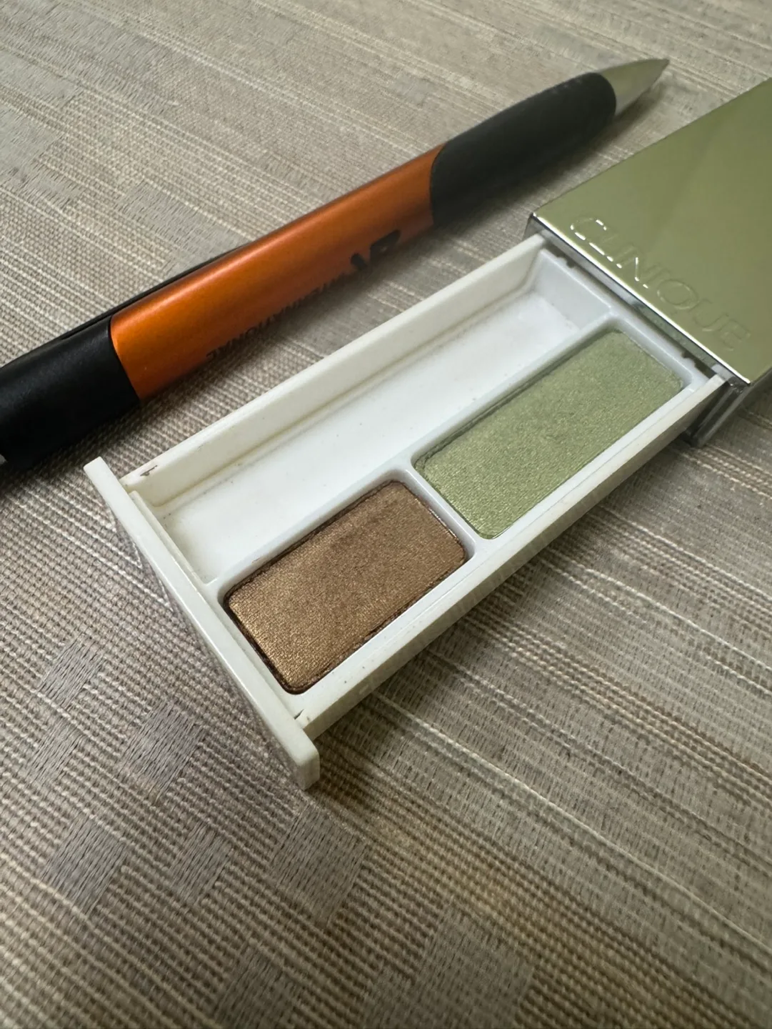 Clinique Eyeshadow Duo 💚 image indicator(2)