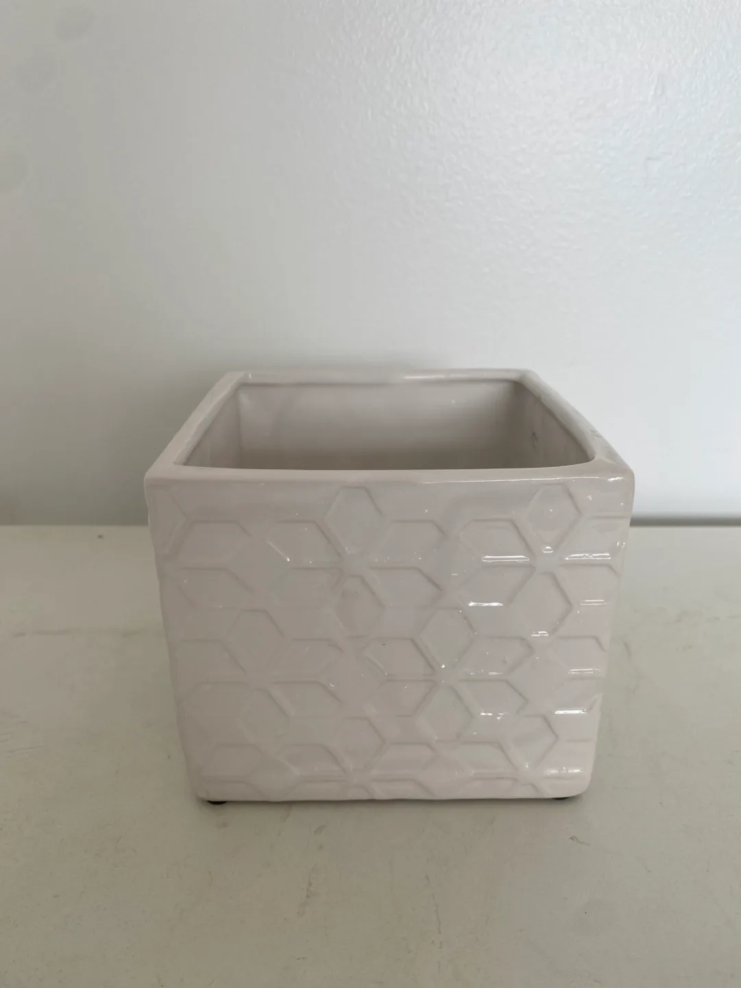 White Square Ceramic Plant Pot image indicator(2)