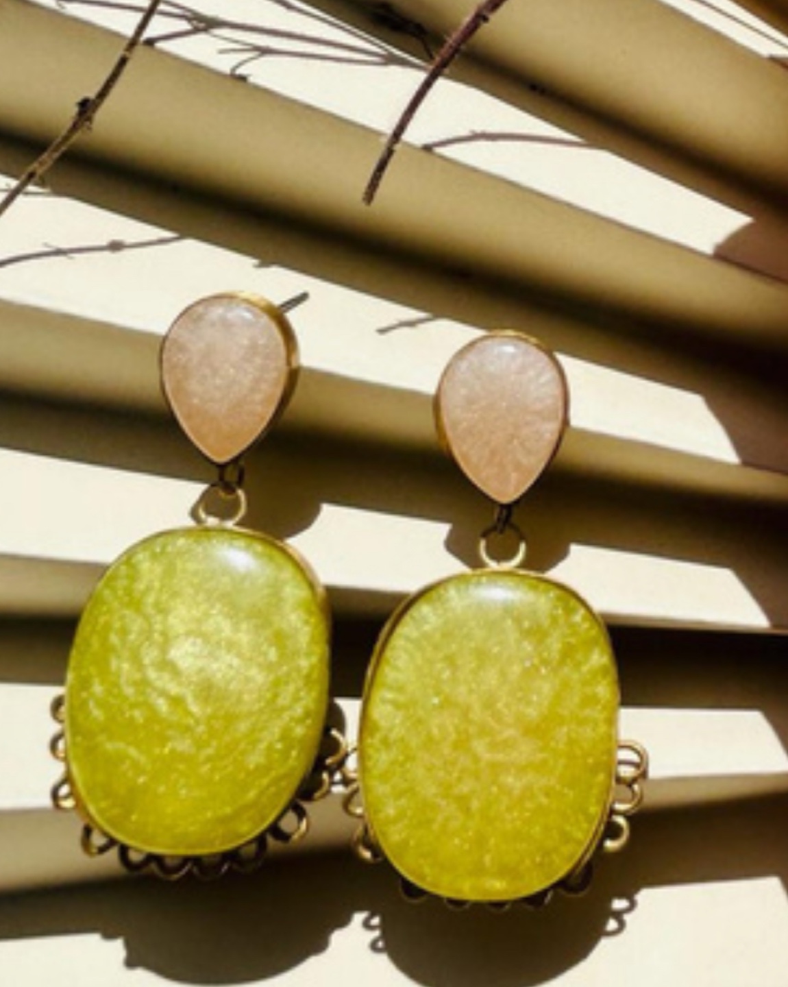 Giva💚 Vintage-Inspired Drop Earrings – Mossy Green Gemstone Look