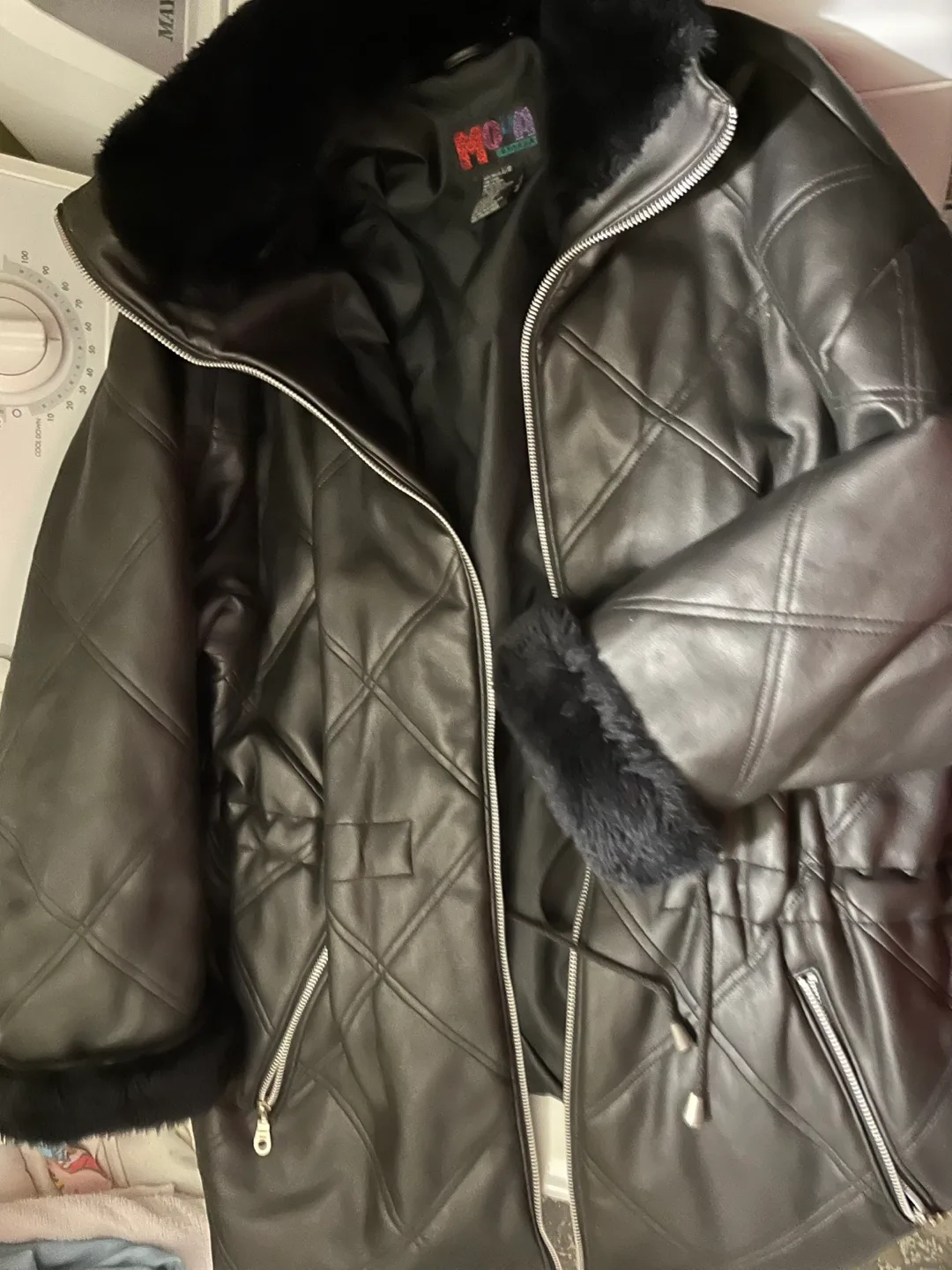 💚Women's Black Quilted Faux Leather Jacket with Faux Fur Trim image indicator(3)