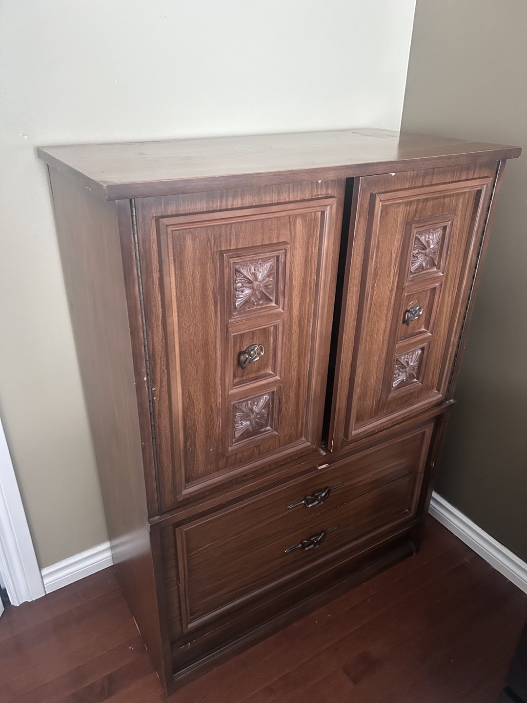 Dresser and 1 nightstand