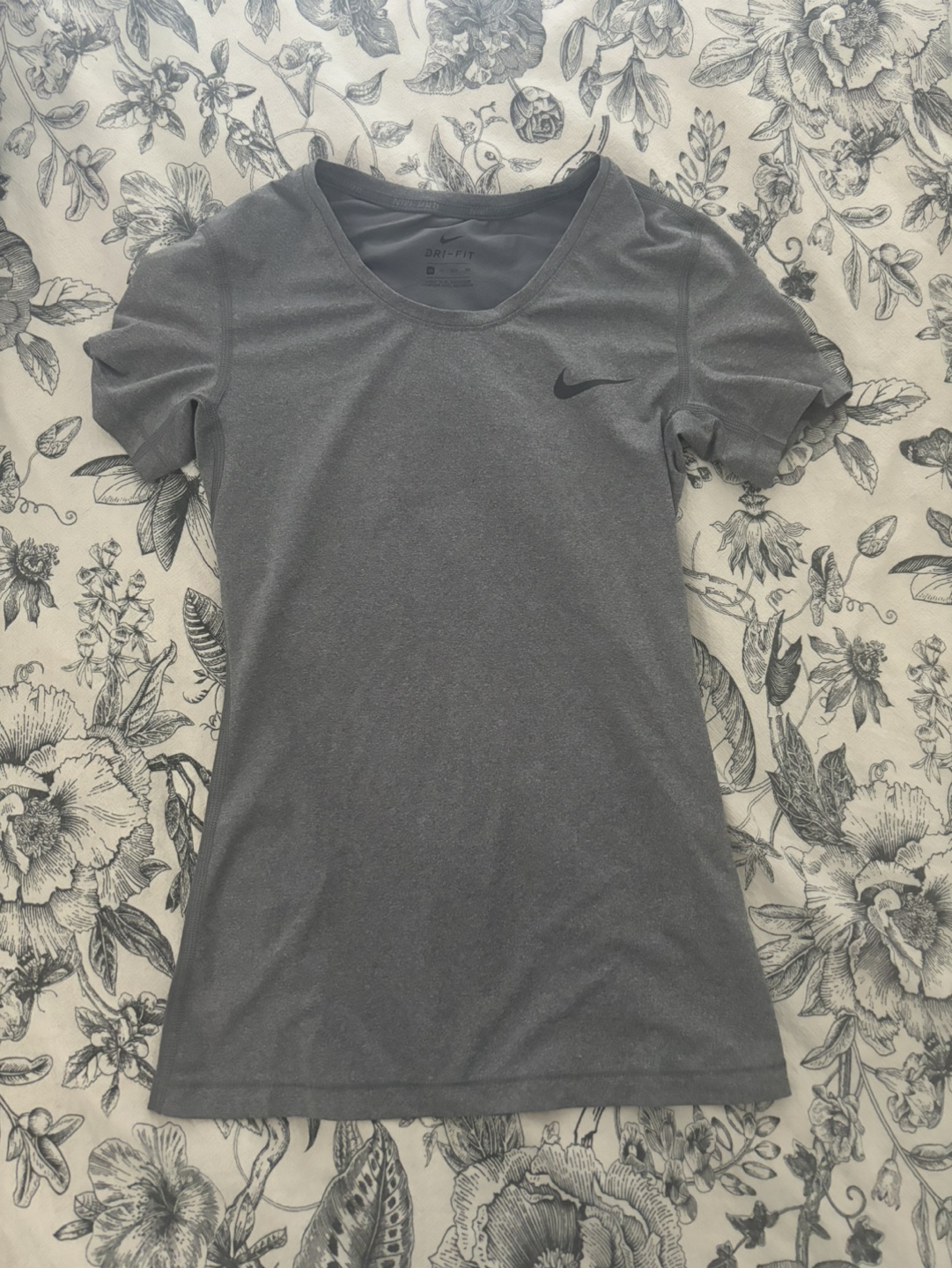 Nike Dri-FIT Grey T-Shirt XS