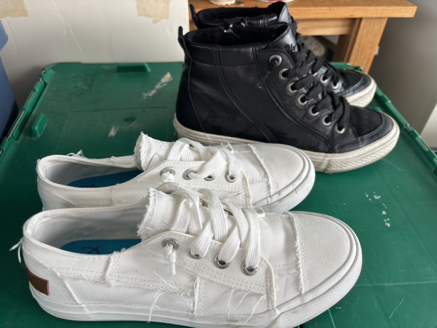 Blowfish Malibu Women's Shoes - White Low Tops & Black High Tops - photo 2