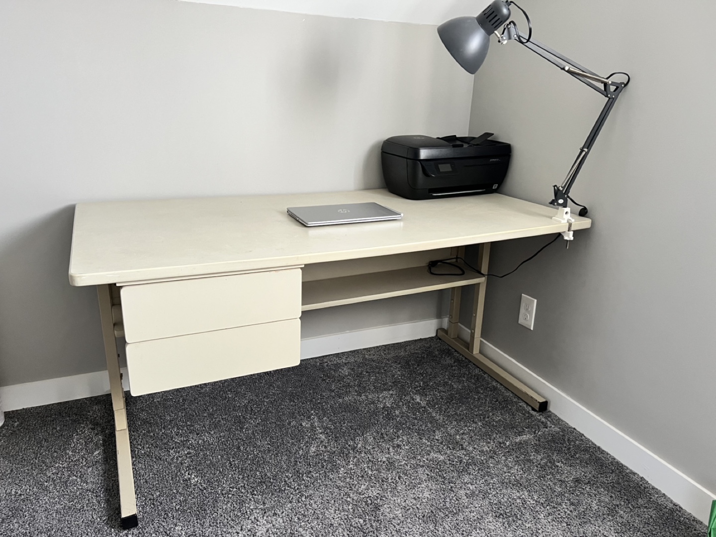 Heavy duty office Desk with Drawer