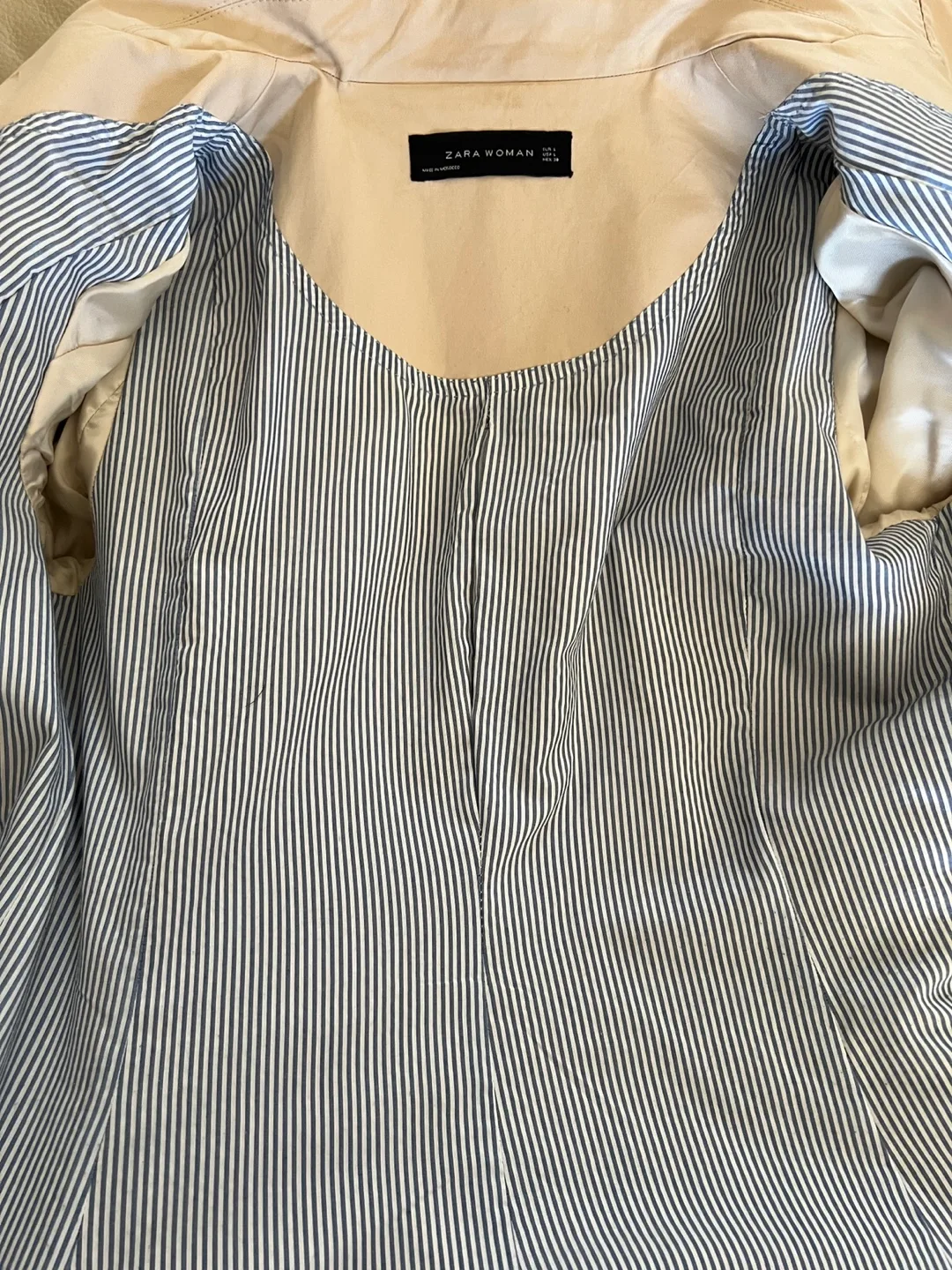 Beige Trench Coat with Puff Sleeves image indicator(9)