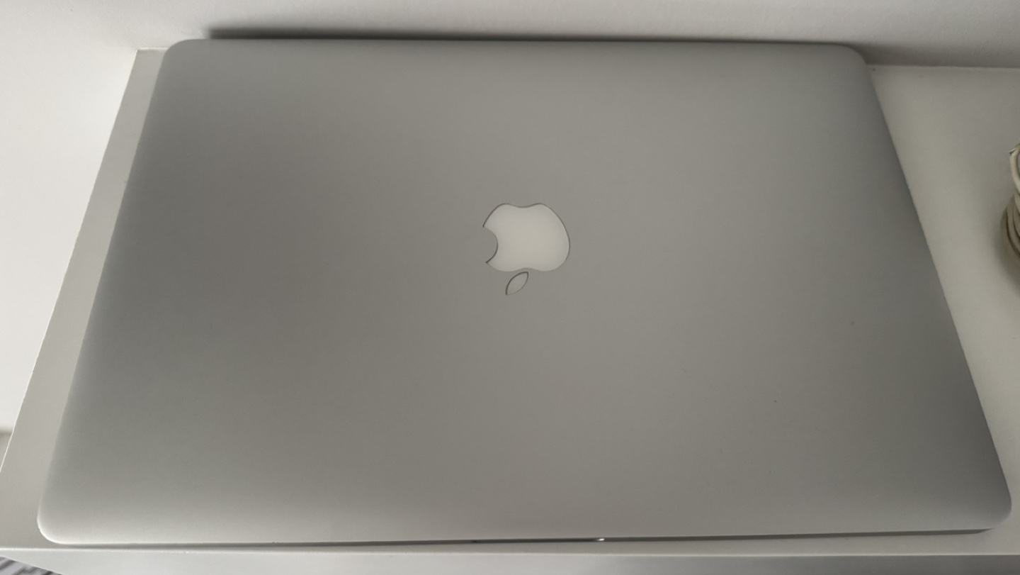 💚 MacBook Pro 15” - Silver - Excellent Condition