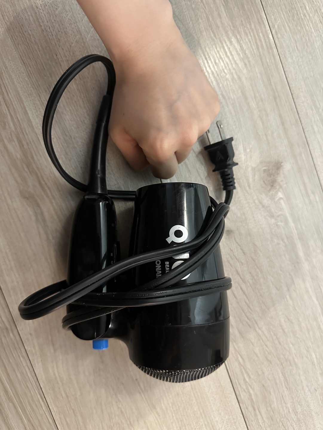 Quo Beauty Travel Hair Dryer - photo 4
