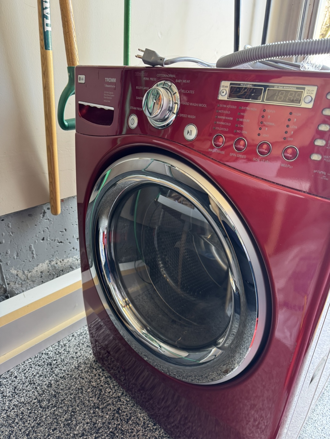 LG Tromm 4.0 cu. ft. SteamWasher Red Front Load Washer WM2487HRM