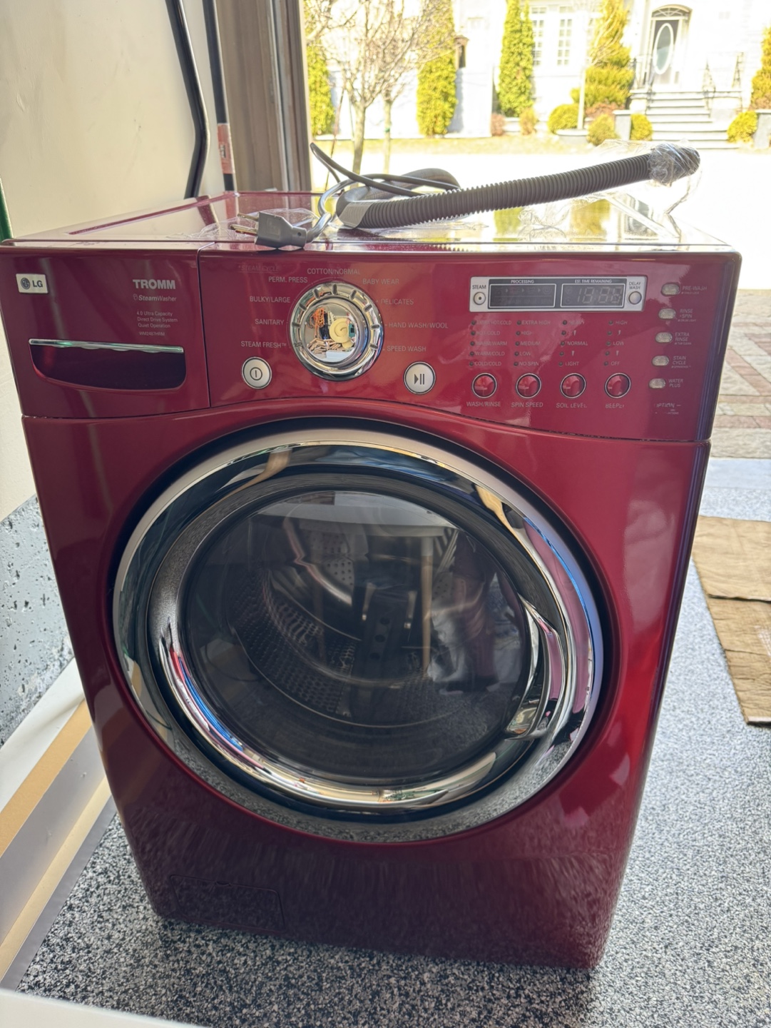 LG Tromm 4.0 cu. ft. SteamWasher Red Front Load Washer WM2487HRM - photo 2