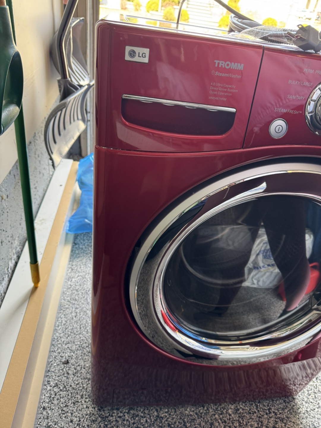 LG Tromm 4.0 cu. ft. SteamWasher Red Front Load Washer WM2487HRM - photo 3