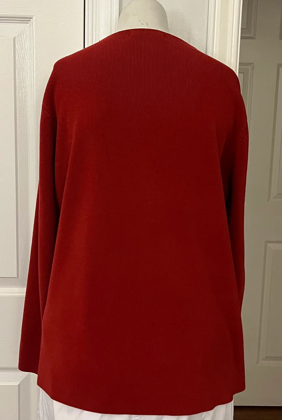 Model France Red Knit Cardigan - Size M image indicator(2)