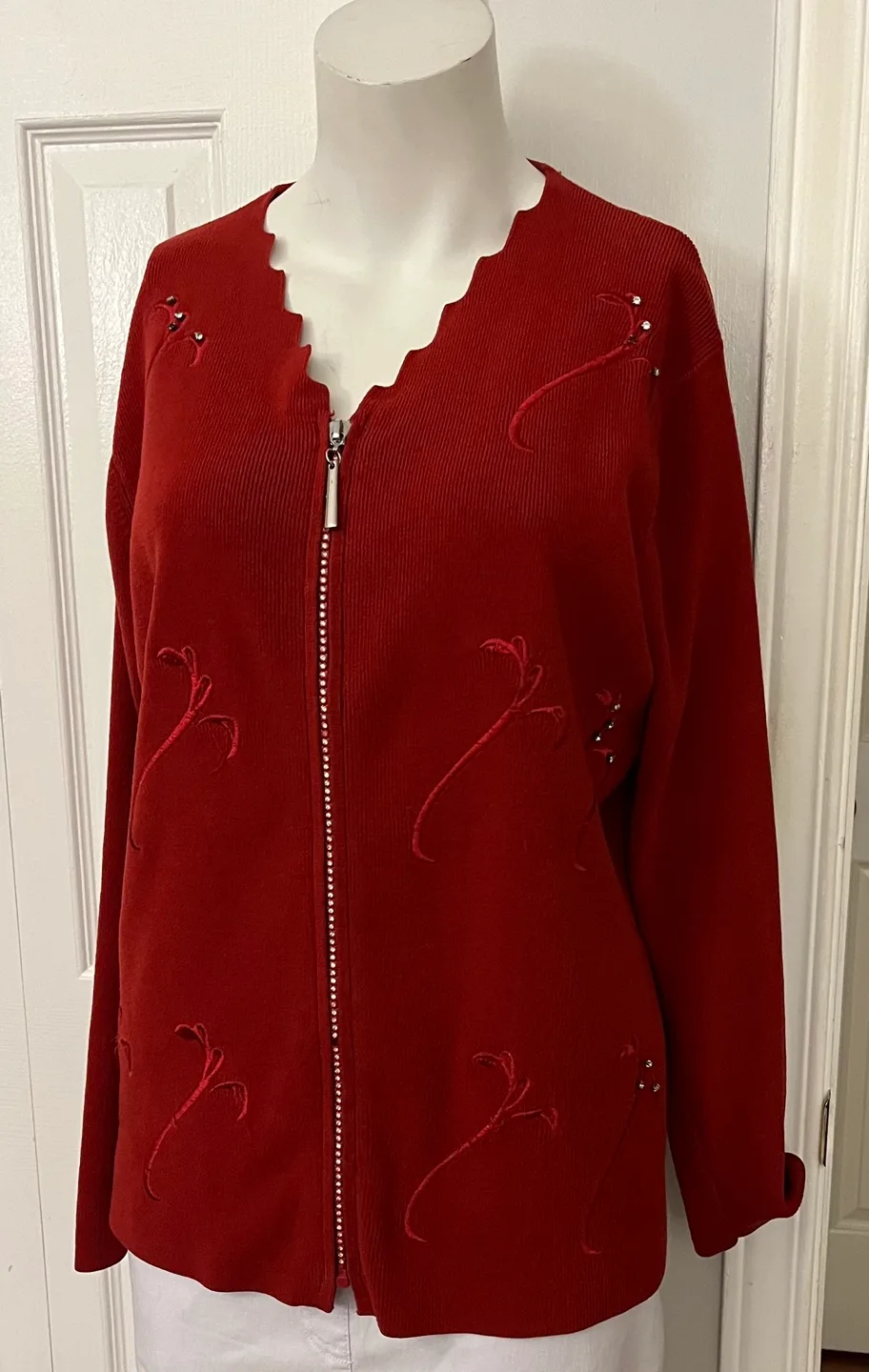 Model France Red Knit Cardigan - Size M image indicator(8)
