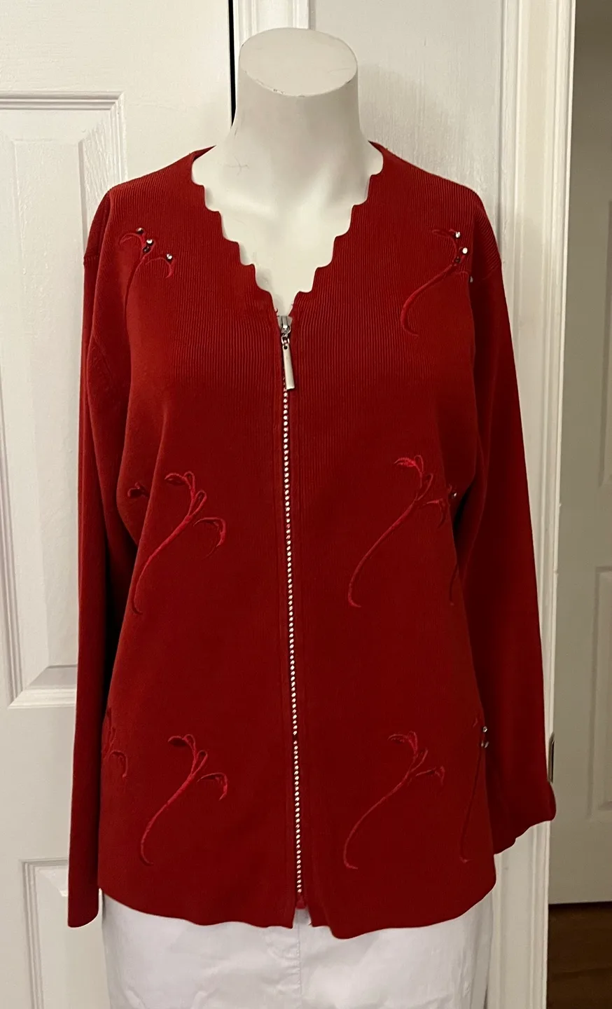 Model France Red Knit Cardigan - Size M image indicator(7)