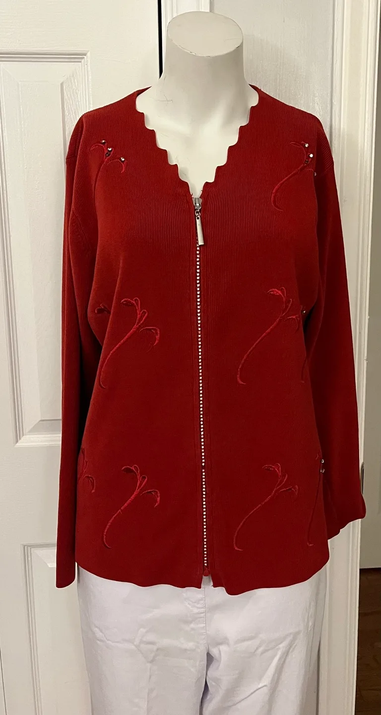 Model France Red Knit Cardigan - Size M image indicator(9)