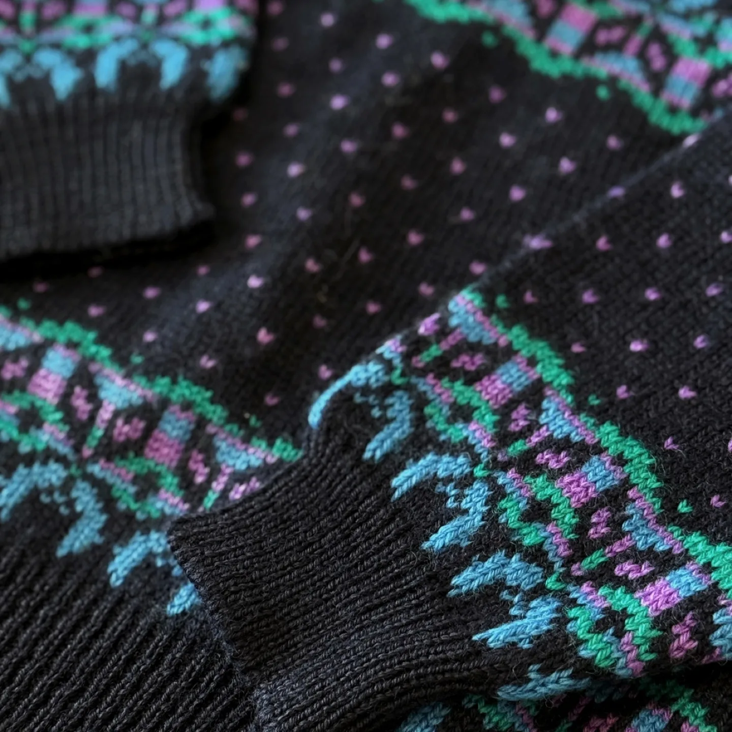 Norway Vintage 100% Pure Virgin Wool Sweater image indicator(5)