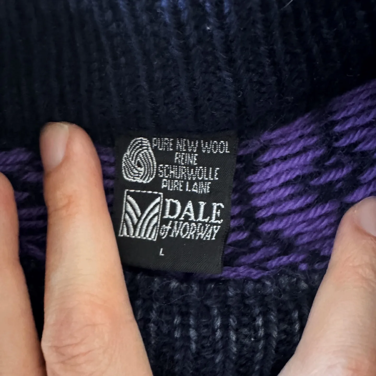 Norway Vintage 100% Pure Virgin Wool Sweater image indicator(2)