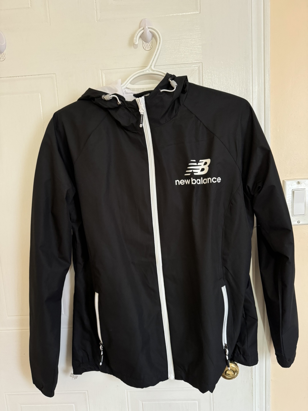 New Balance Black & White Zip-Up Jacket - Size M/M