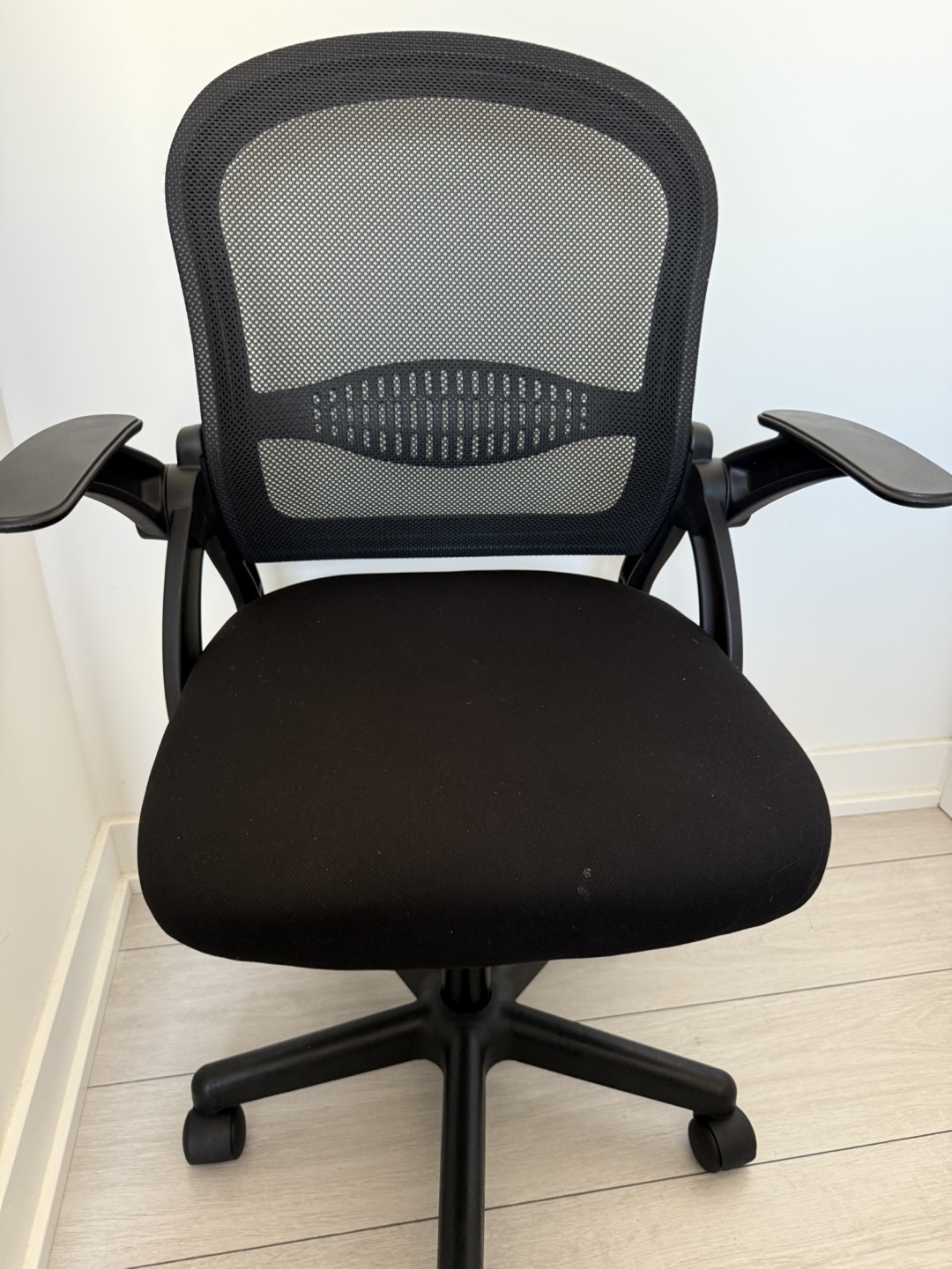 Ergonomic Office Chair with Adjustable Height - photo 4